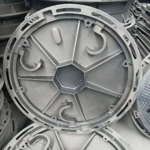 غطاء فتحة الحديد الدكتايل