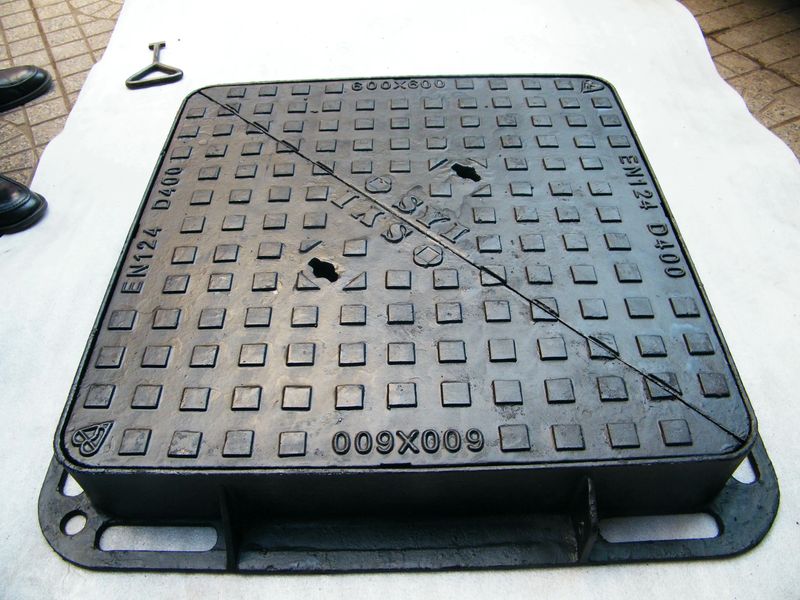 Zware ductiele ijzeren mangatafdekking. Jpg Zware ductiele ijzeren mangatafdekking. Jpg