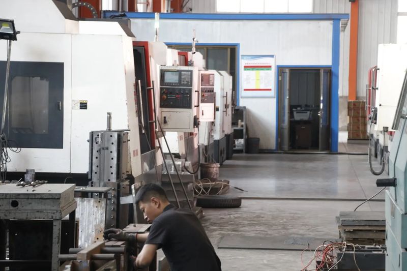 Zware ductiele ijzeren mangatafdekking. Jpg Zware ductiele ijzeren mangatafdekking. Jpg