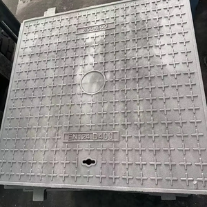 Fabricants de couvercles de trou d'égout ronds pour eaux usées en fonte nodulaire, traitement de couverture d'égout lourd 700*800