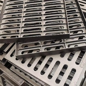 Fabricants de couvercles de trou d'égout ronds pour eaux usées en fonte nodulaire, traitement de couverture d'égout lourd 700*800