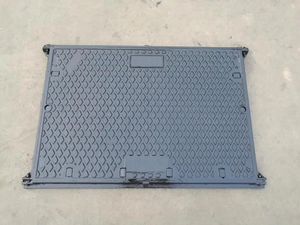 Kitemark-gecertificeerd EN124 D400 dubbele driehoekige 600X600 putdeksels en frames Gietijzeren diensten